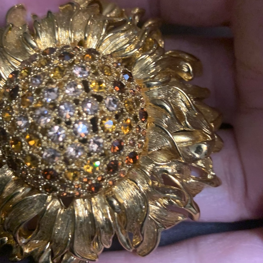 Monet Goldtone star burst pin. 3”x2” with raised raised middle.
